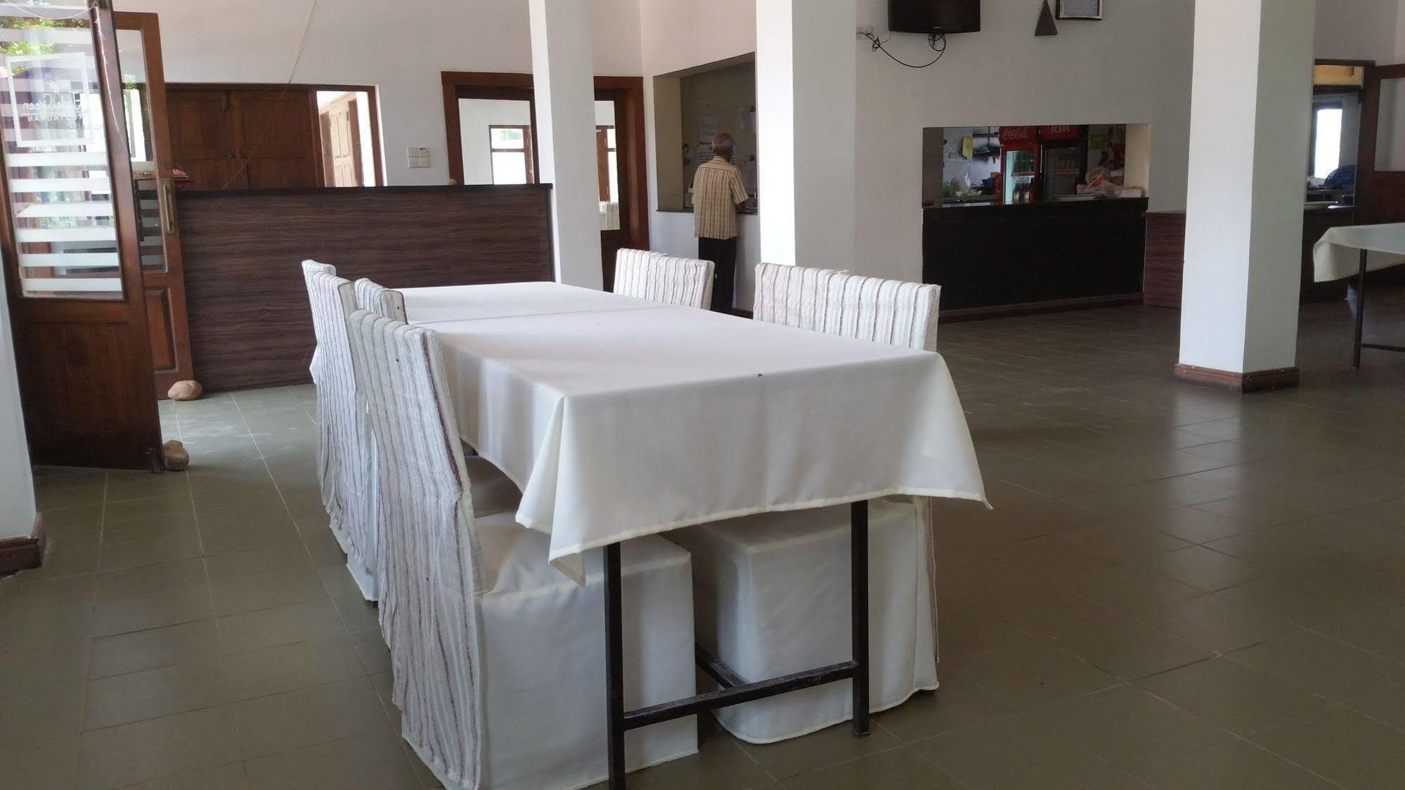 Jade Green Hotel Hambantota Kültér fotó
