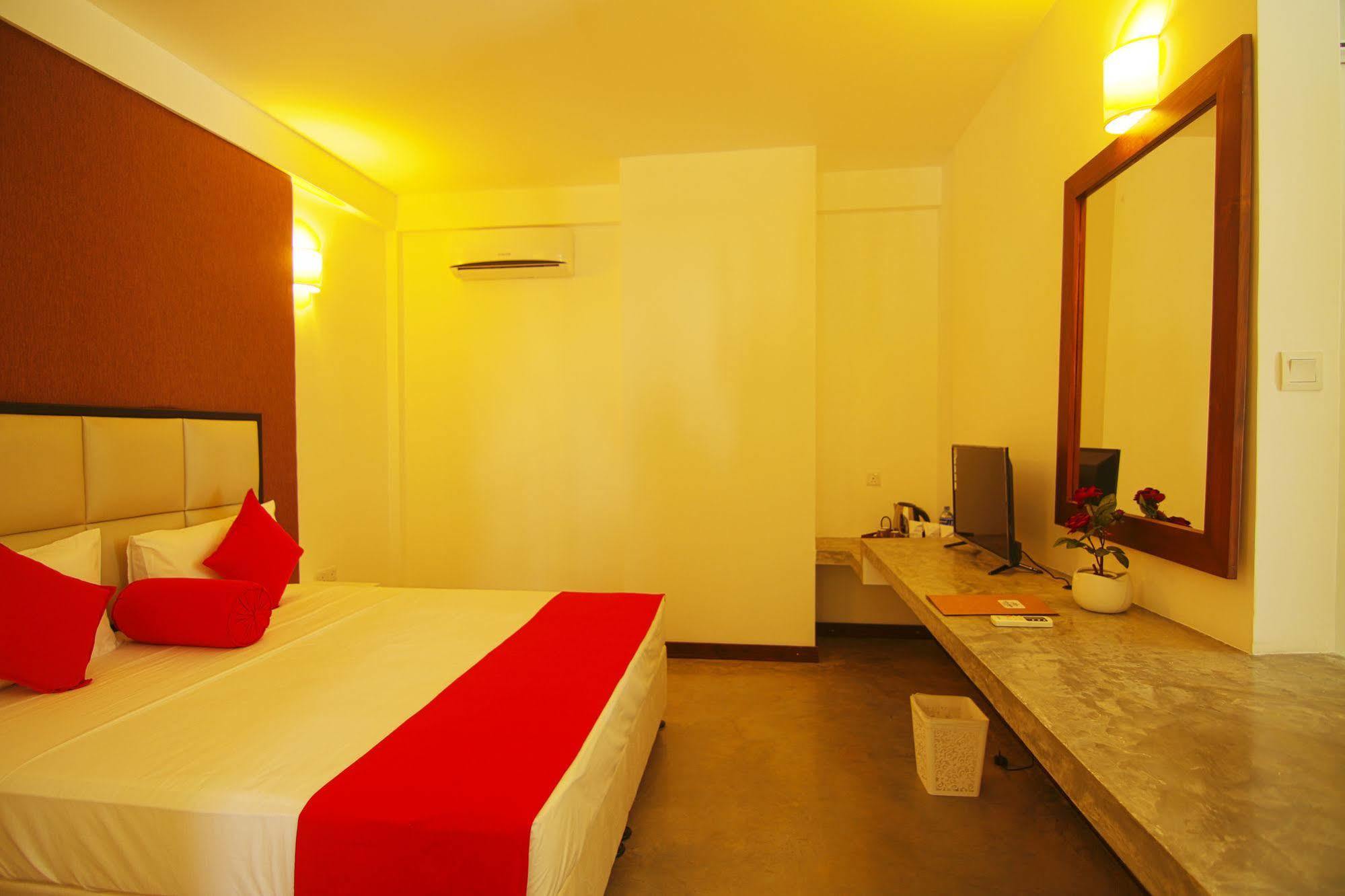 Jade Green Hotel Hambantota Kültér fotó