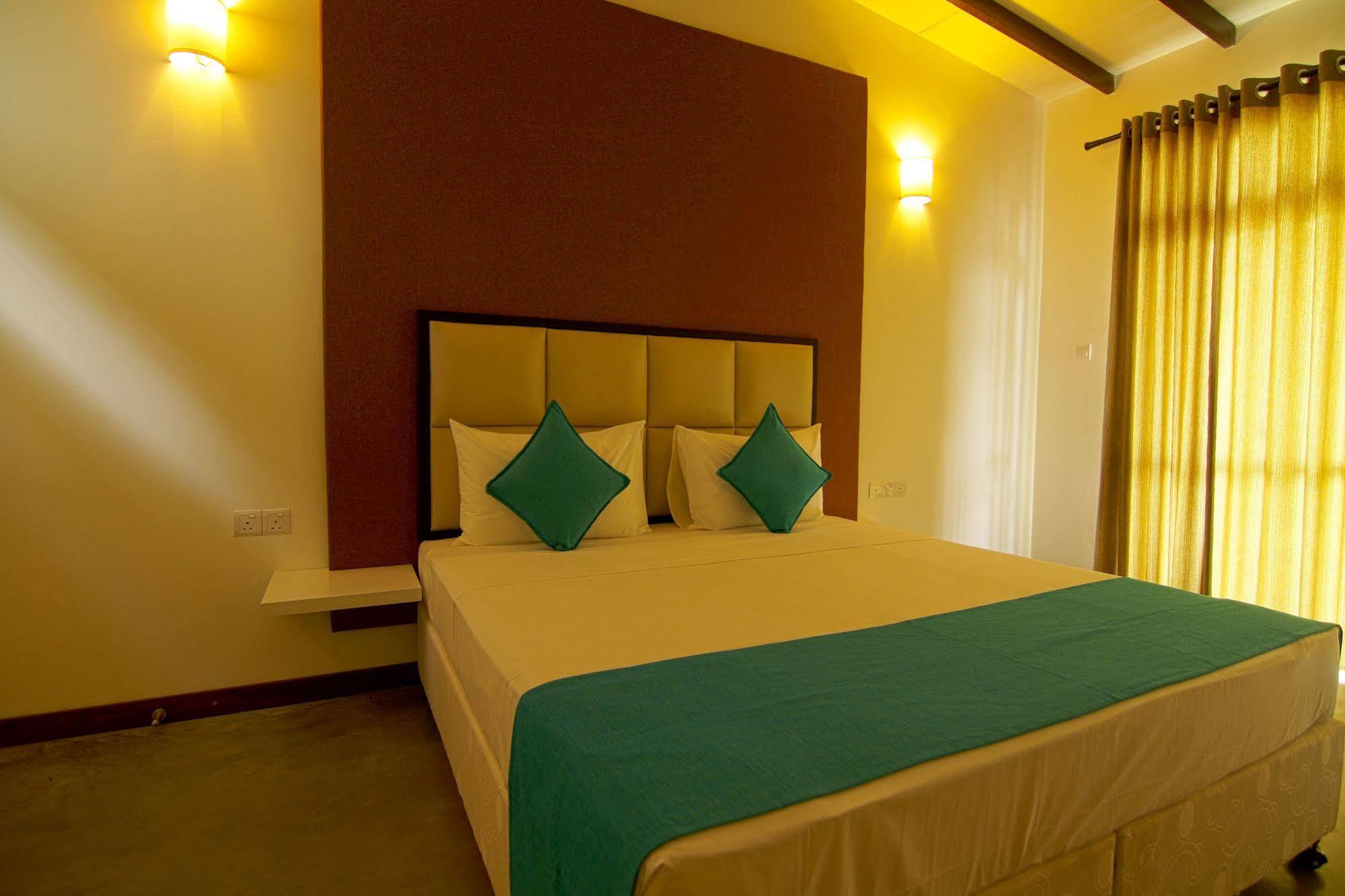 Jade Green Hotel Hambantota Kültér fotó