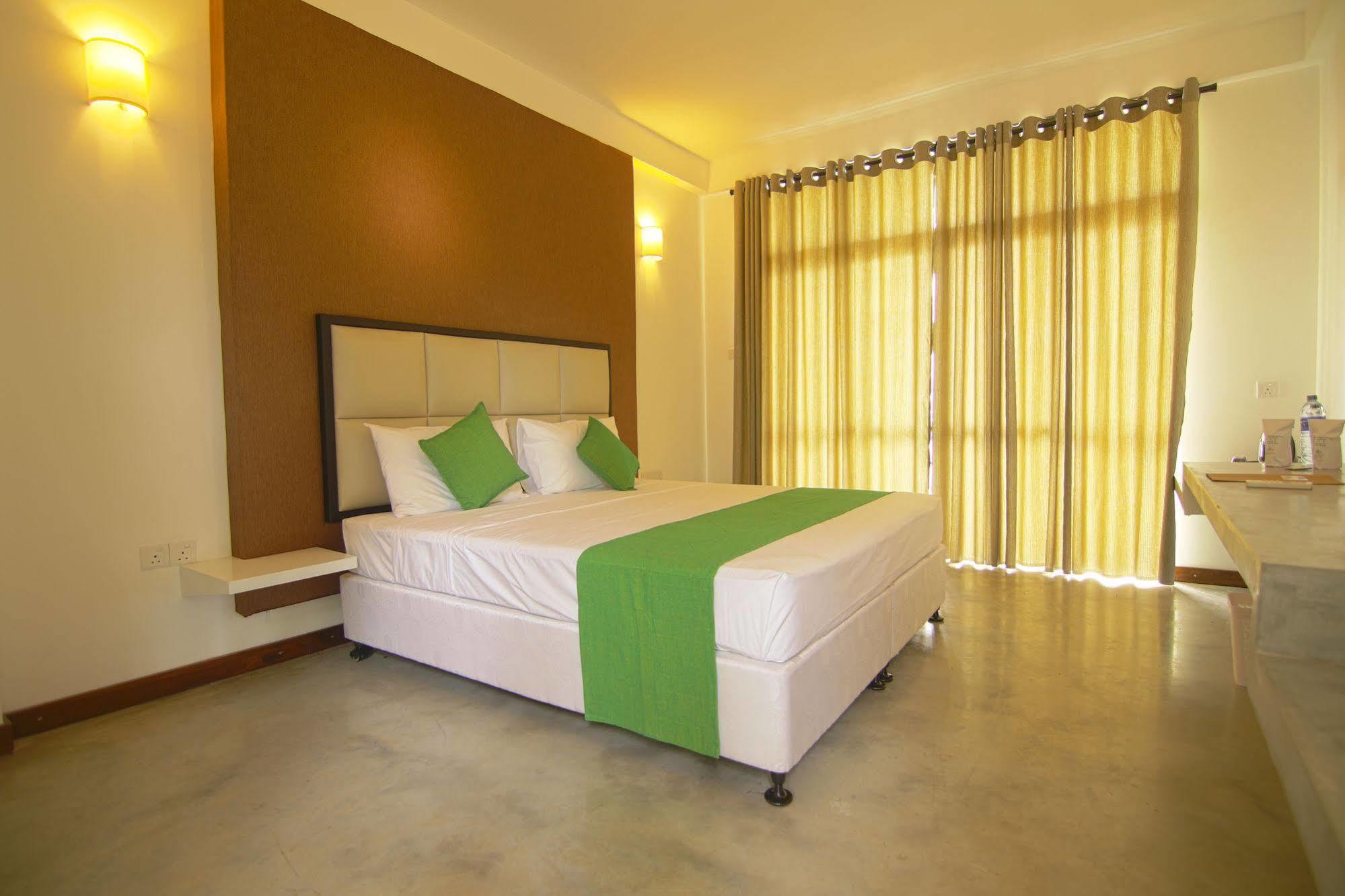 Jade Green Hotel Hambantota Kültér fotó