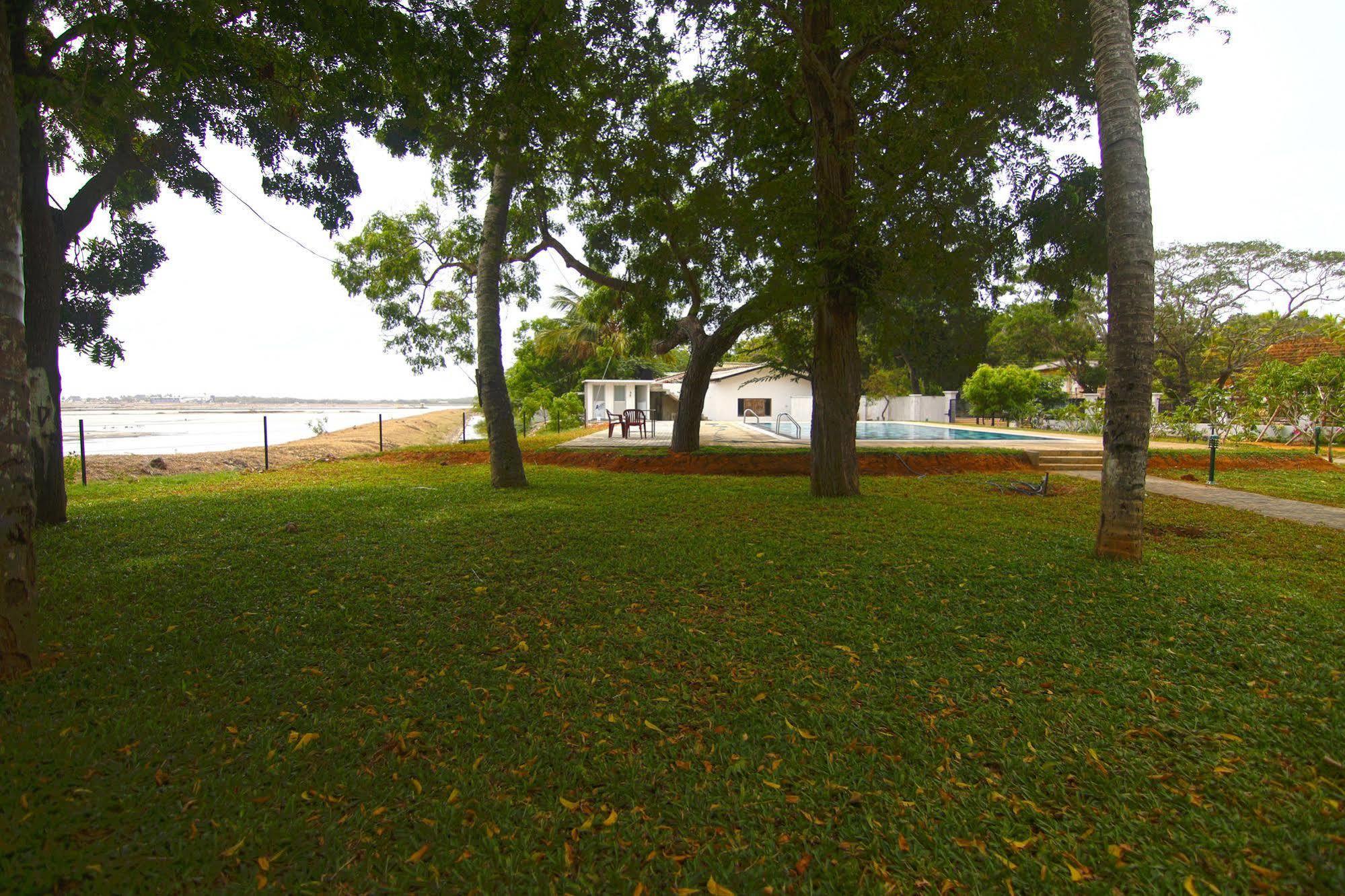 Jade Green Hotel Hambantota Kültér fotó