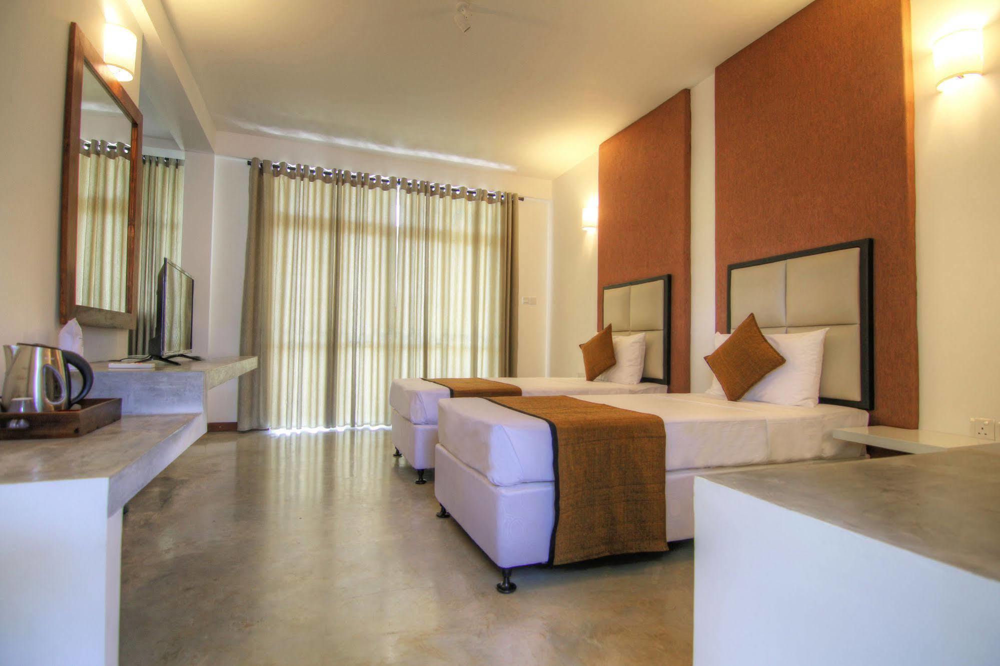Jade Green Hotel Hambantota Kültér fotó